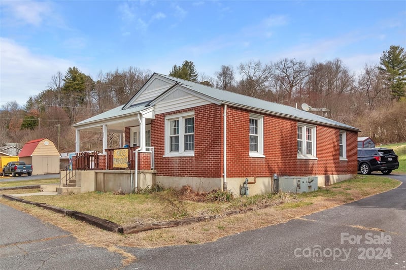 286 Skyland Dr, Sylva, NC 28779