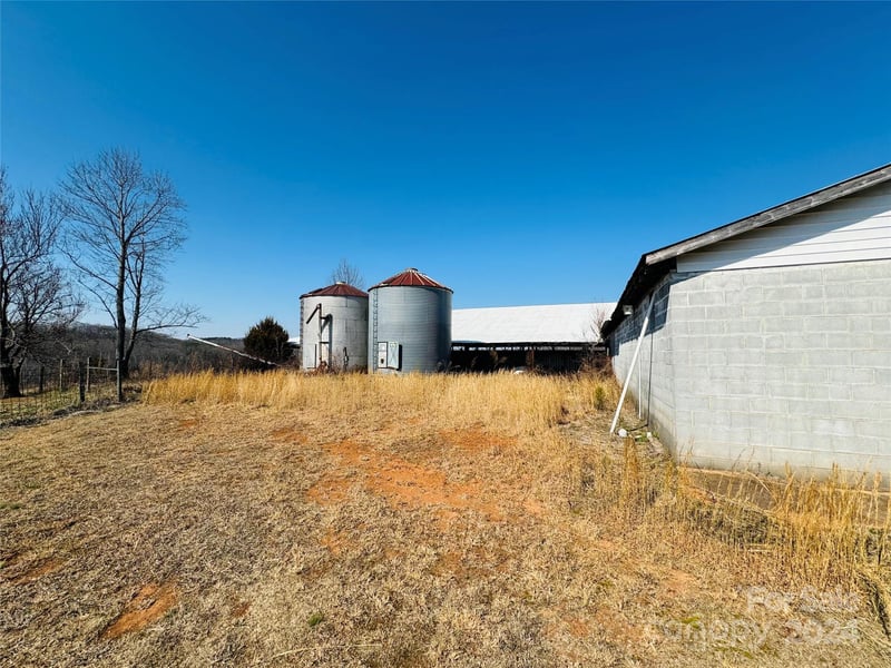 3425 Zion Church Rd, Hickory, NC 28602
