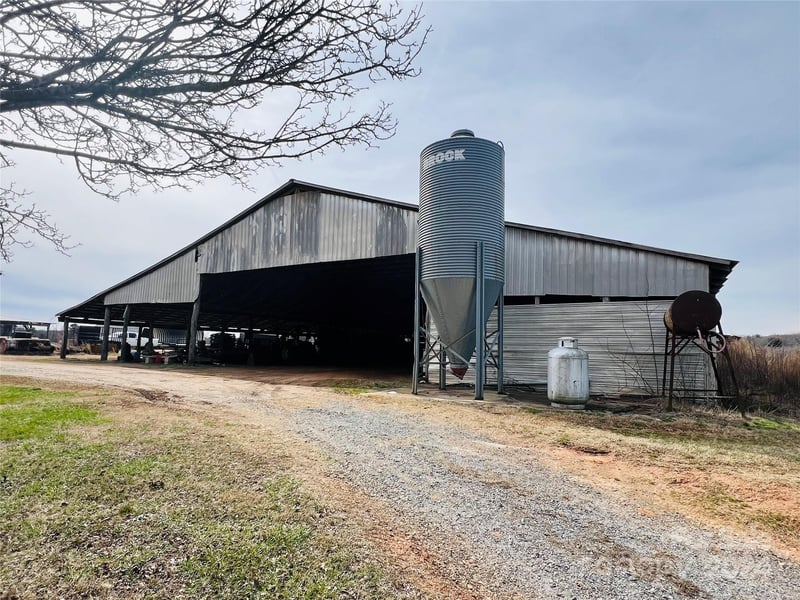 3425 Zion Church Rd, Hickory, NC 28602