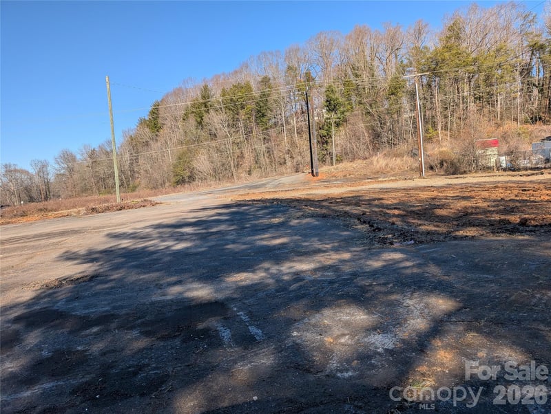 102 Sanford Dr, Morganton, NC 28680