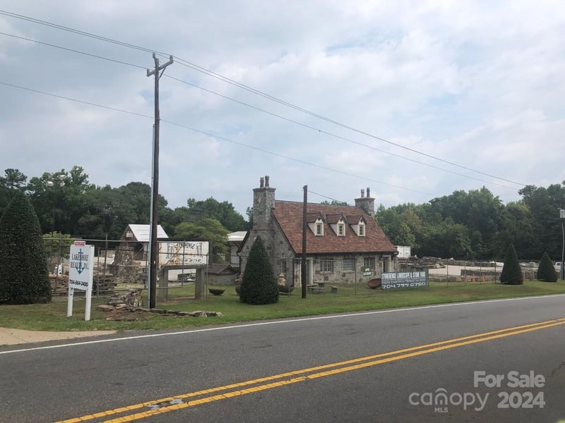 715 Oakridge Farm Hw, Mooresville, NC 28115
