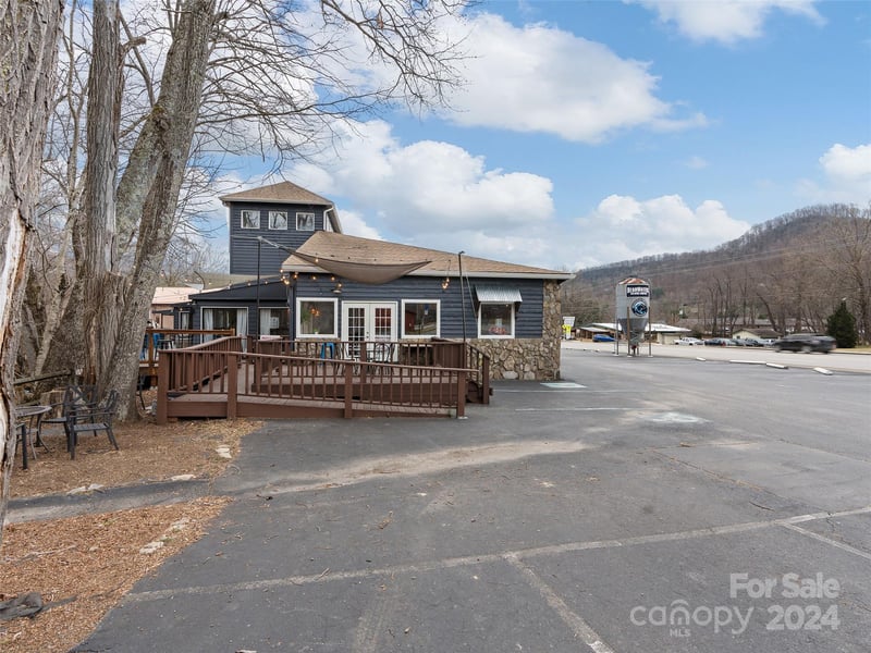 4352 Soco Rd, Maggie Valley, NC 28751