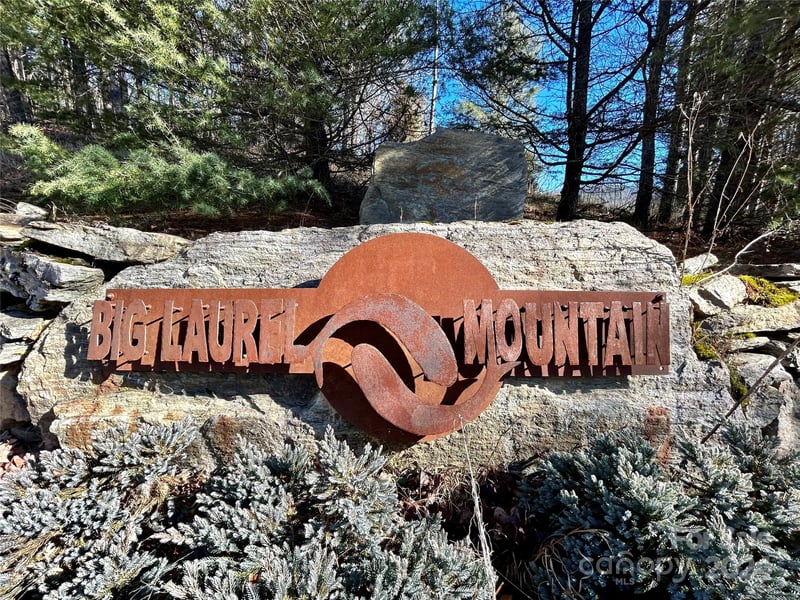 275 Overlook Ln #22, Marshall, NC 28753