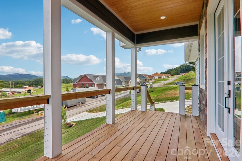 62 Maple Knoll Dr, Hendersonville, NC 28792