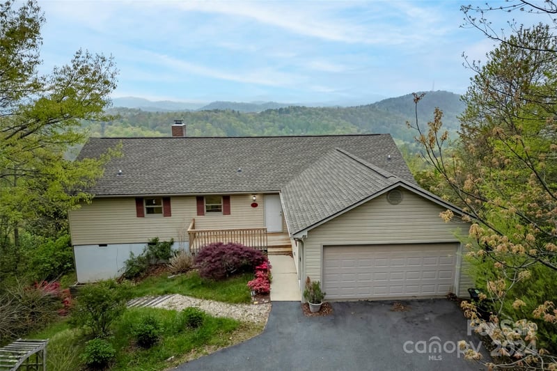 70 Moor Ln, Brevard, NC 28712