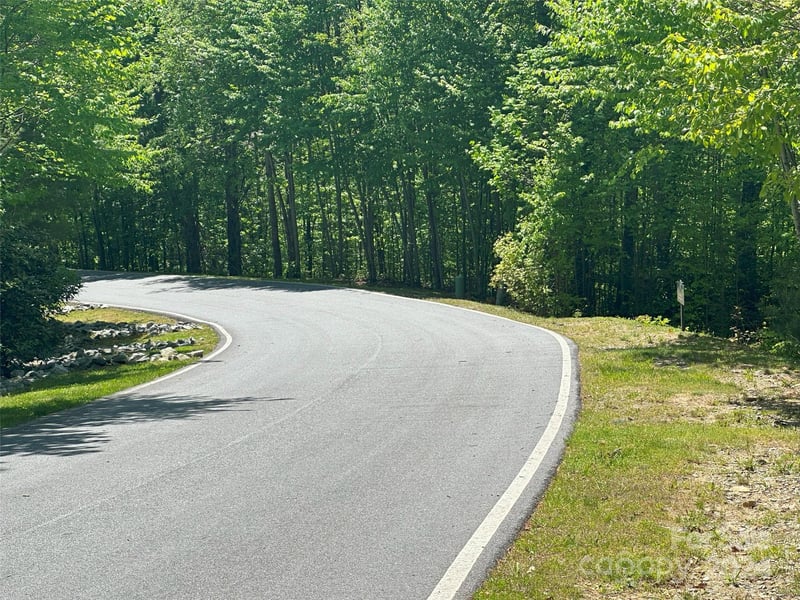 185 Crossvine Trl, Hendersonville, NC 28739