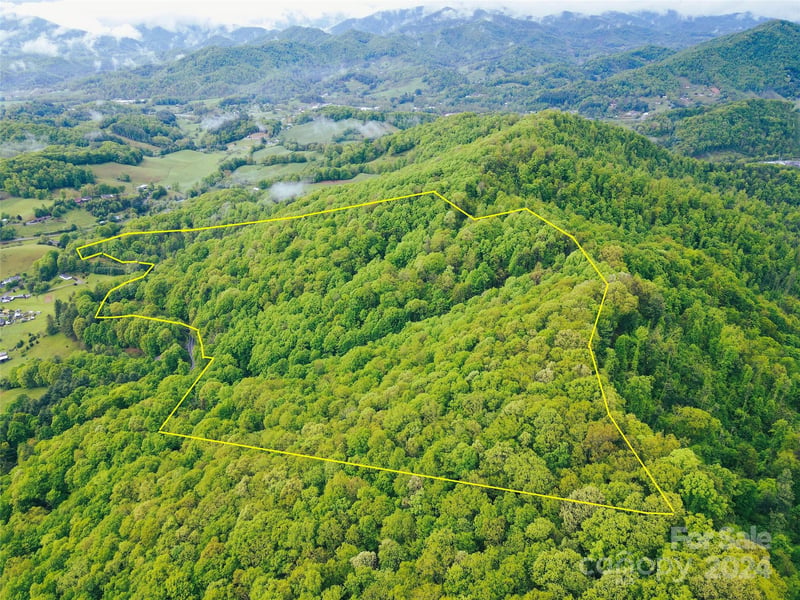 000 Mountain Air Dr, Burnsville, NC 28714