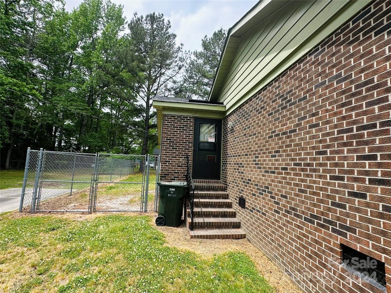 612 Dr Martin Luther King Jr Ave, Enfield, NC 27823
