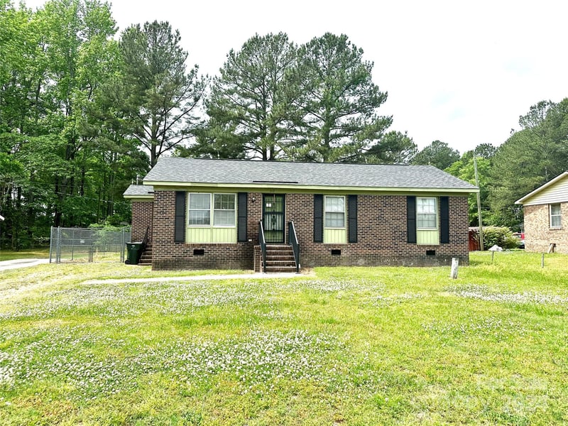 612 Dr Martin Luther King Jr Ave, Enfield, NC 27823