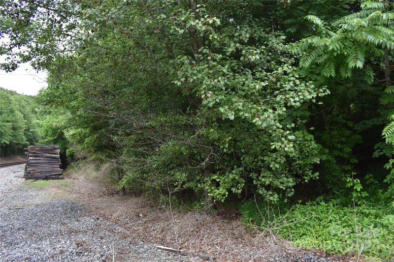 1690 Roseland Dr, Lincolnton, NC 28092