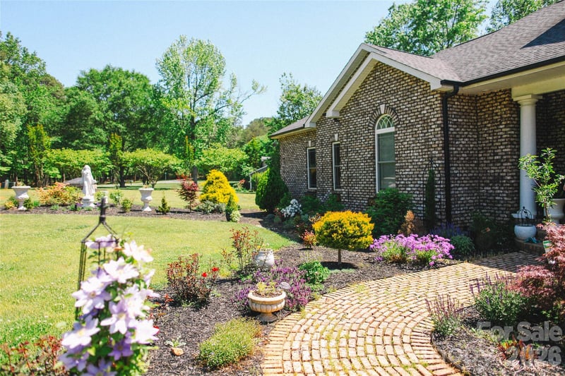 4642 King Crowder Dr, Gastonia, NC 28052