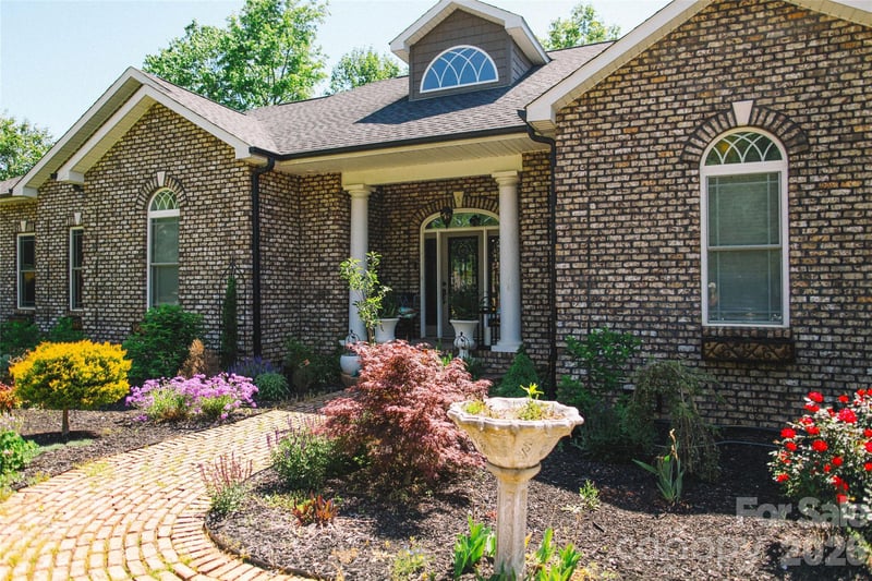4642 King Crowder Dr, Gastonia, NC 28052