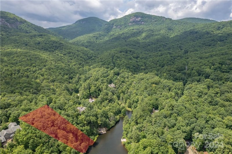 M 38 Cardinal Dr, Lake Toxaway, NC 28747