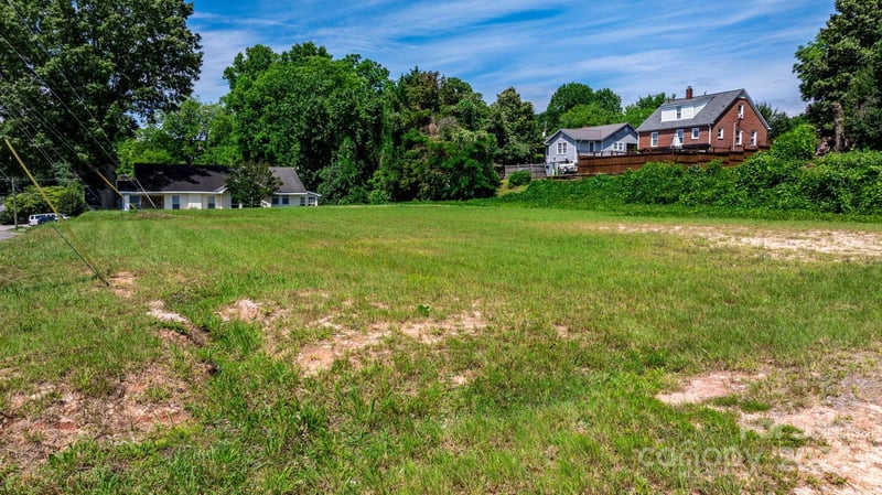 25 N Mcdowell Ave, Marion, NC 28752