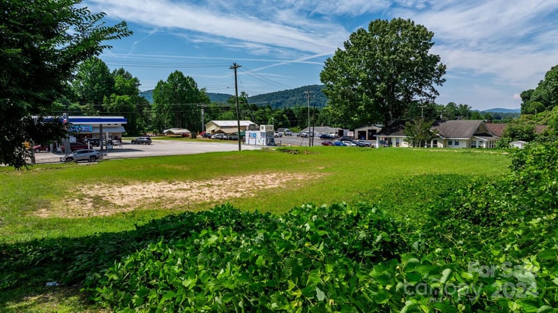 25 N Mcdowell Ave, Marion, NC 28752