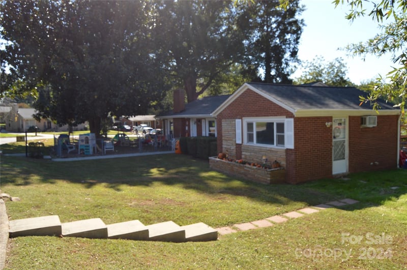 437 Hillcrest Rd, Statesville, NC 28677