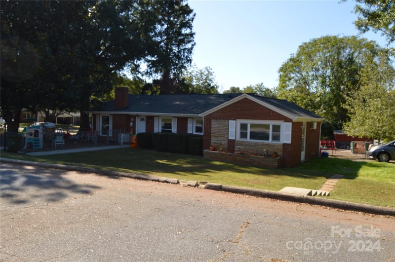 437 Hillcrest Rd, Statesville, NC 28677