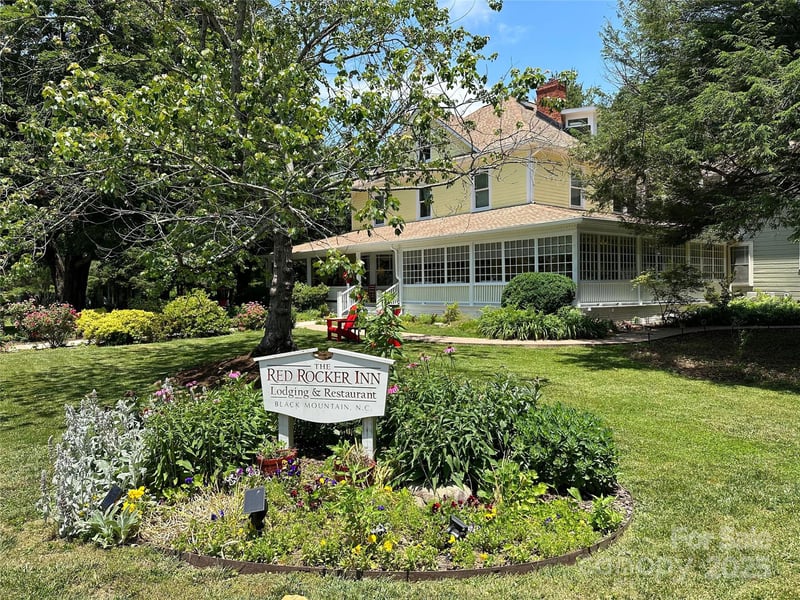 136 Dougherty St, Black Mountain, NC 28711