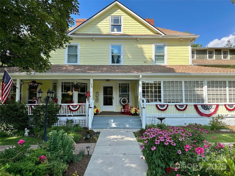 136 Dougherty St, Black Mountain, NC 28711