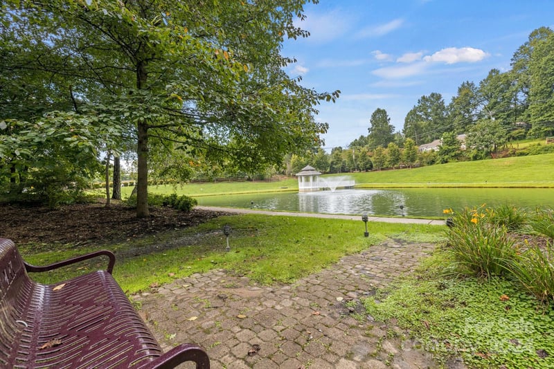 101 Wood Owl Ct, Hendersonville, NC 28791