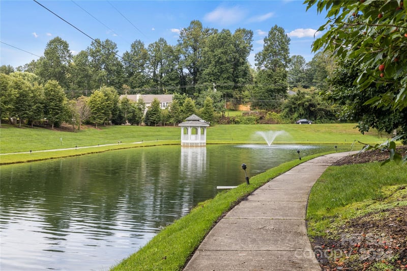 101 Wood Owl Ct, Hendersonville, NC 28791