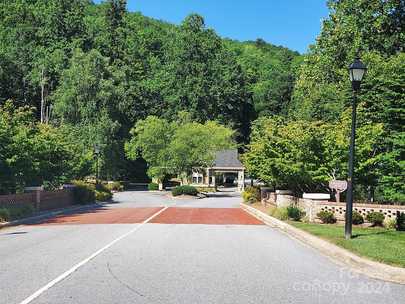 101 Wood Owl Ct, Hendersonville, NC 28791