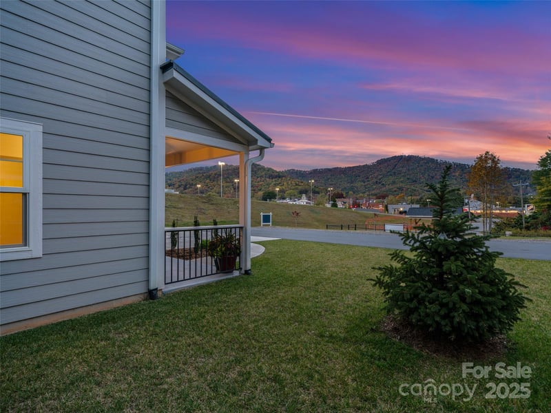 100 Red Twig Ln #101, Burnsville, NC 28714