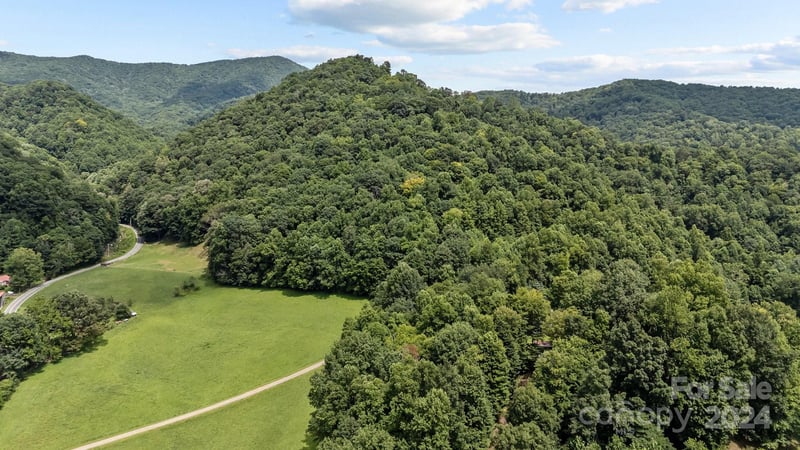 99999 Windswept Dr, Burnsville, NC 28714