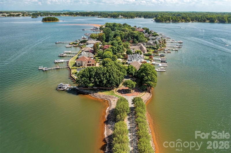 3446 Governors Island Dr, Denver, NC 28037