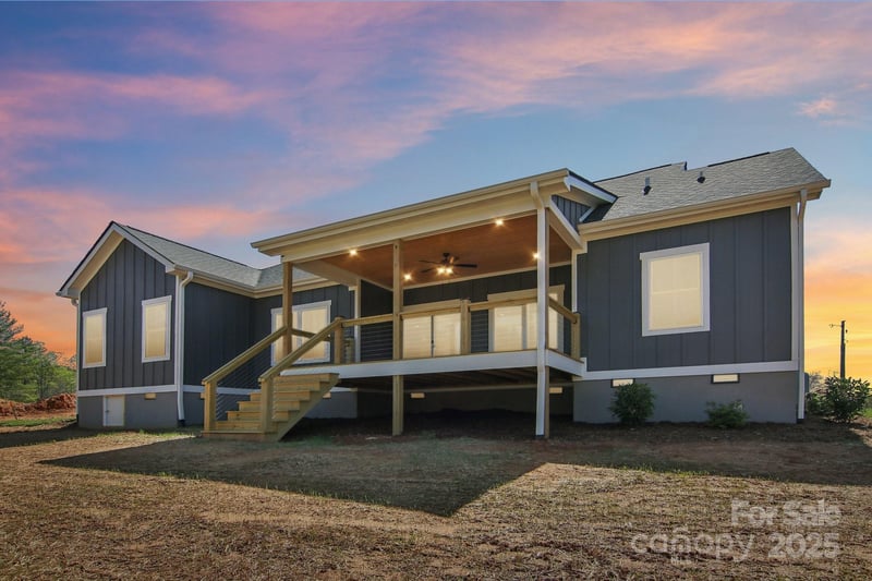 35 Haywood Park Dr, Hendersonville, NC 28791