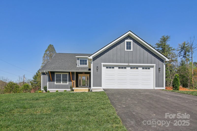 35 Haywood Park Dr, Hendersonville, NC 28791