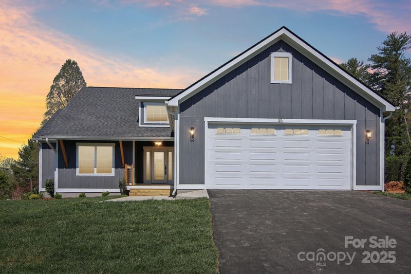 35 Haywood Park Dr, Hendersonville, NC 28791