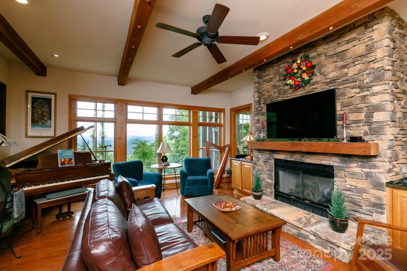 47 Creekside Way #H/102, Burnsville, NC 28714