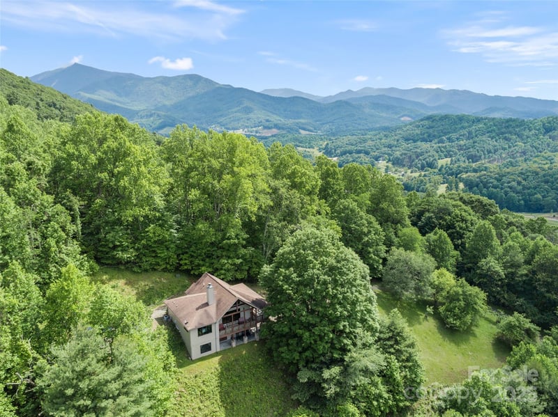 72 Pilgrims Ln, Burnsville, NC 28714