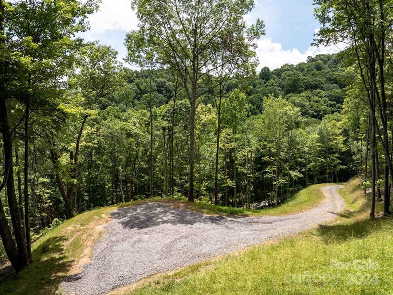 Tapestry Trl, Waynesville, NC 28785