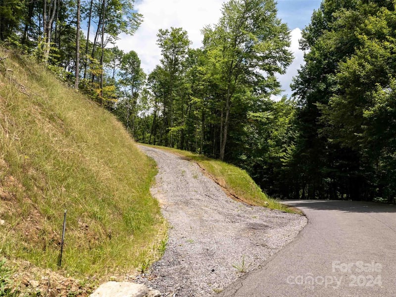 Tapestry Trl, Waynesville, NC 28785