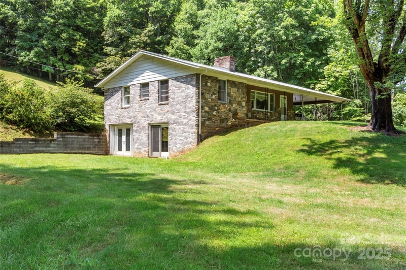 145 Appalachian Dr, Burnsville, NC 28714