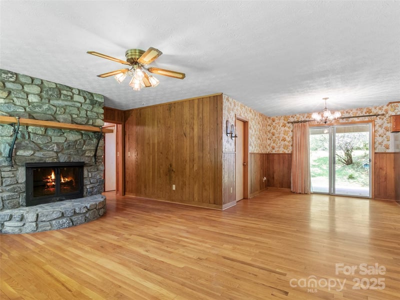 145 Appalachian Dr, Burnsville, NC 28714