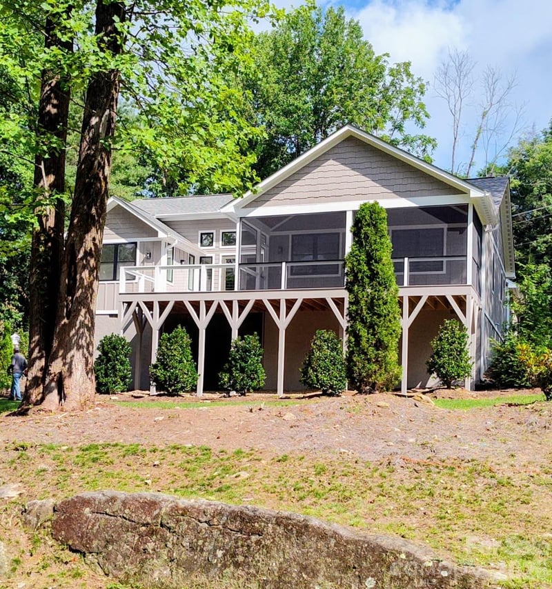 654 Hollybrook Dr, Flat Rock, NC 28731