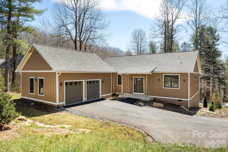 654 Hollybrook Dr, Flat Rock, NC 28731