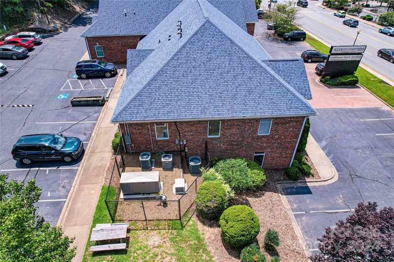 1978 Hendersonville Rd, Asheville, NC 28803