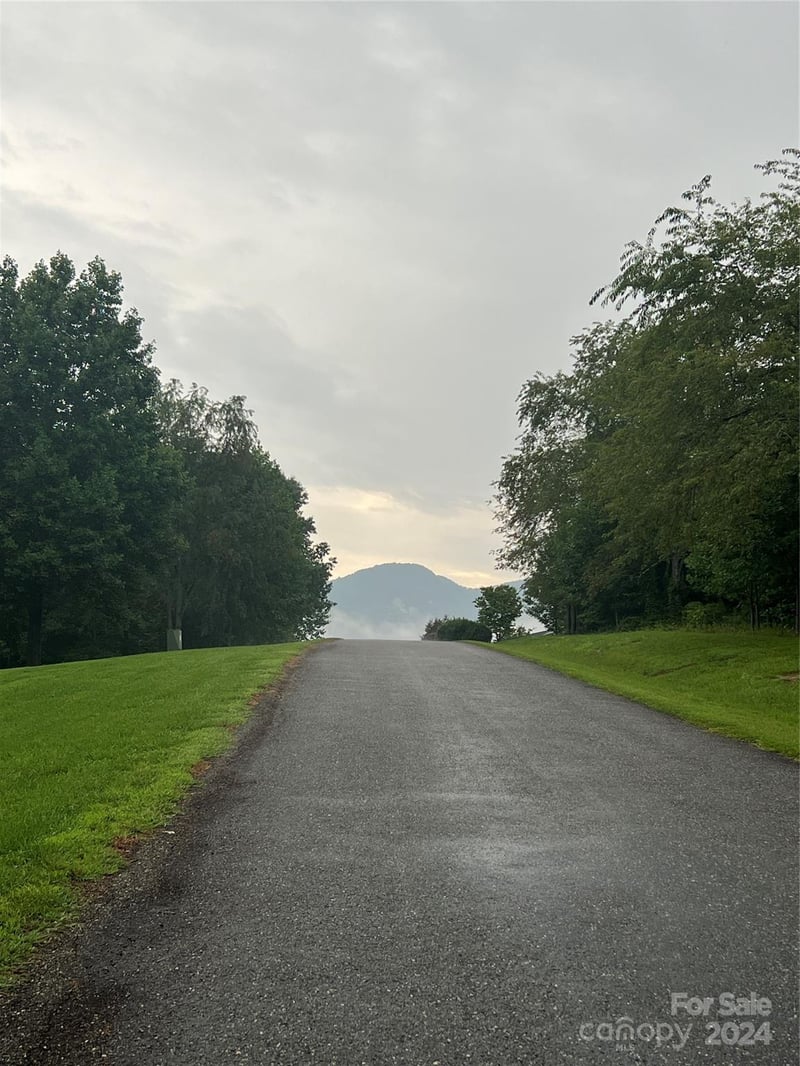 000 Easy St #18, Lake Lure, NC 28746