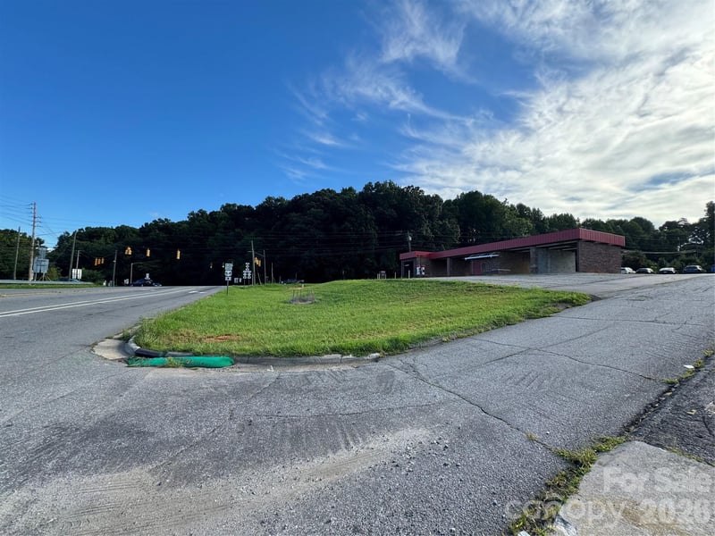 324 Sanford Dr, Morganton, NC 28655