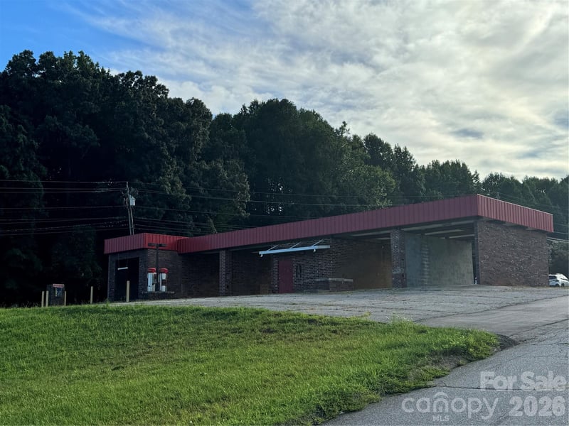 324 Sanford Dr, Morganton, NC 28655