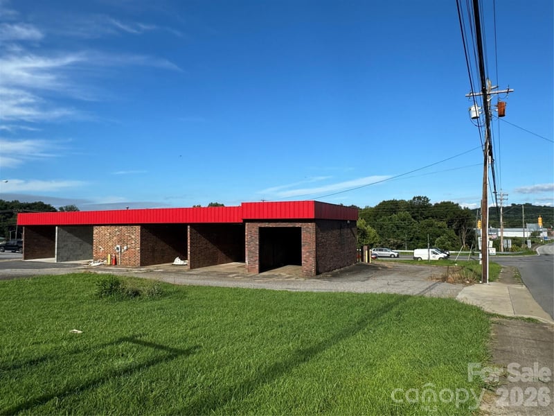 324 Sanford Dr, Morganton, NC 28655