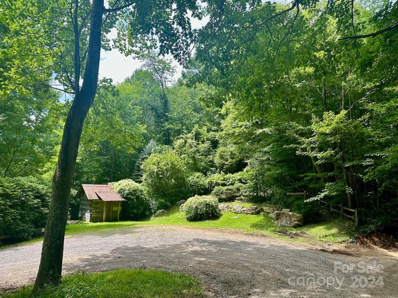 35 Flying Hawk Way, Clyde, NC 28721