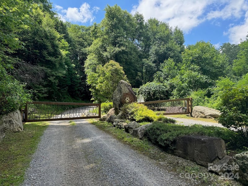 35 Flying Hawk Way, Clyde, NC 28721