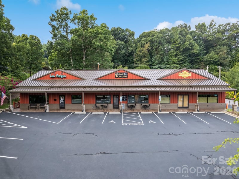 62 Overbrook Dr, Waynesville, NC 28786