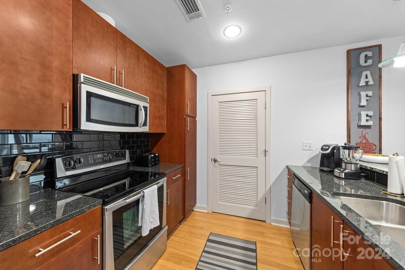 210 Church St #2513, Charlotte, NC 28202