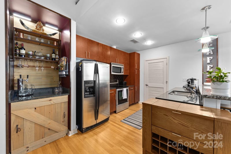 210 Church St #2513, Charlotte, NC 28202